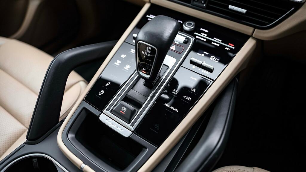 Porsche Cayenne Gts Tiptronic S Black #17