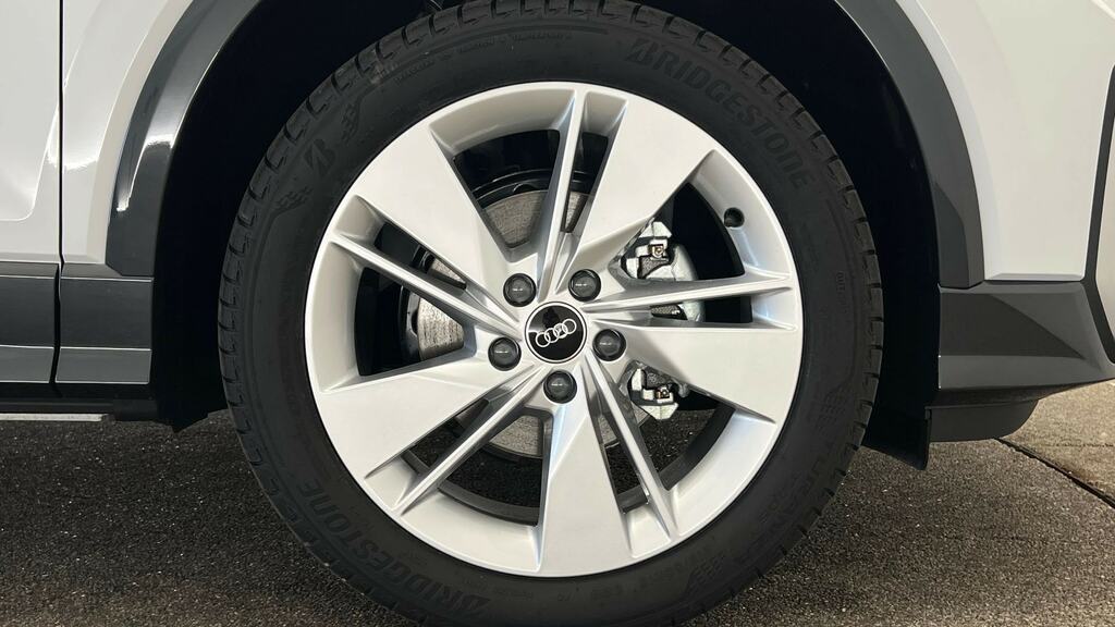 Audi Q2 35 Tfsi S Line Tech RF26GJJ White #5
