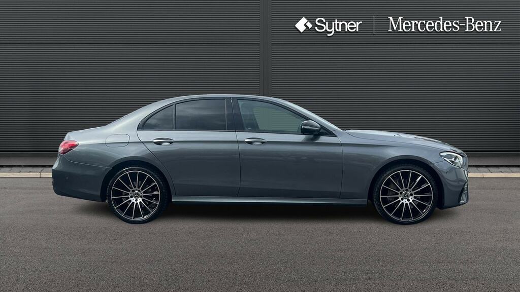 Mercedes-Benz E Class Estate Black #4