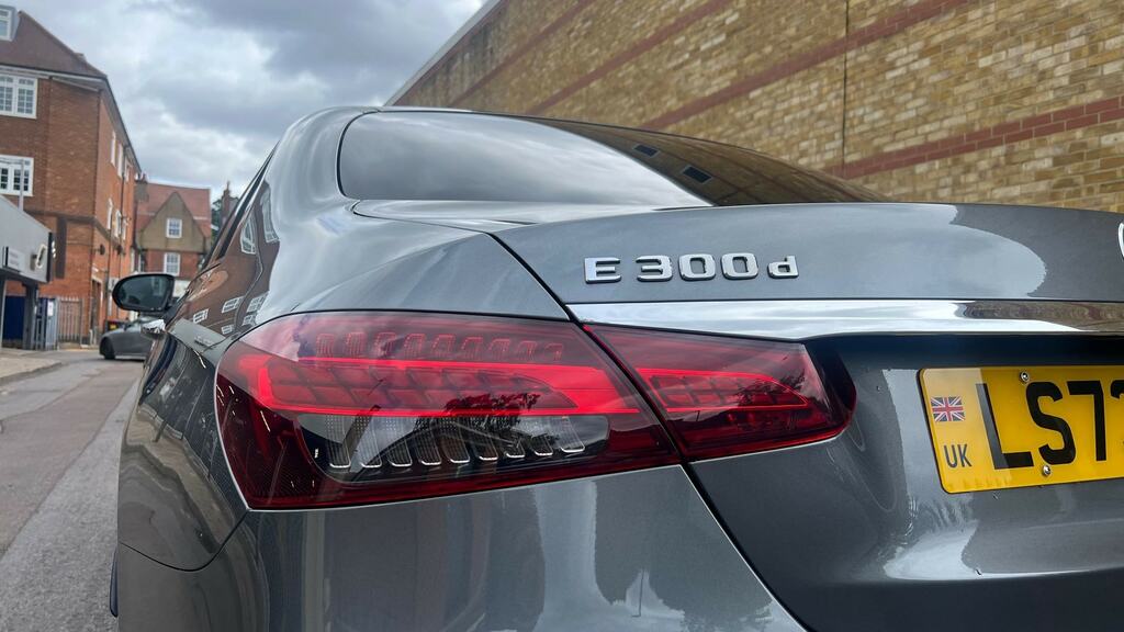 Mercedes-Benz E Class Estate Black #19