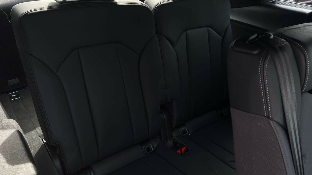 Audi Q7 3L Black Edition Black #22
