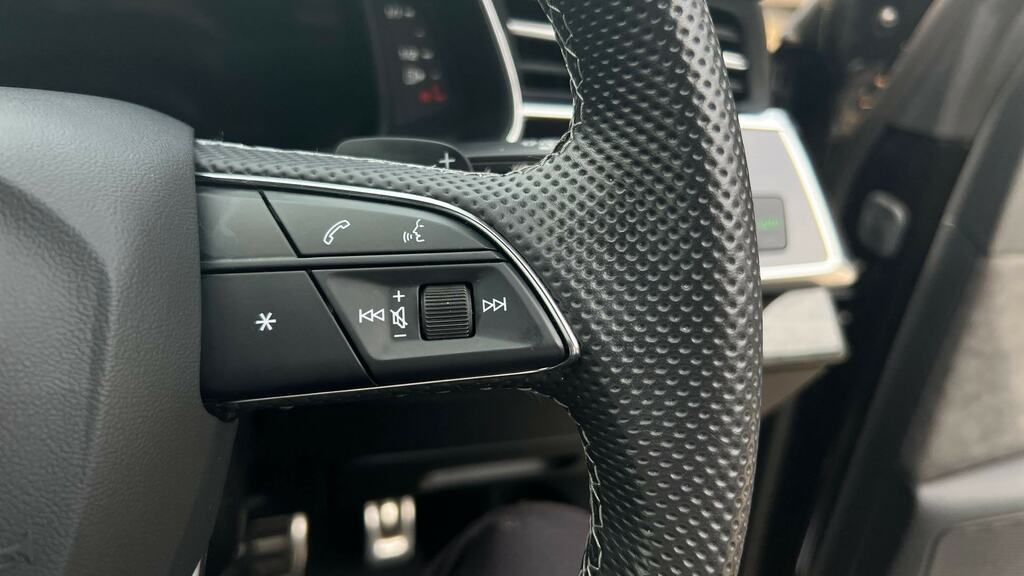 Audi Q7 3L Black Edition Black #18