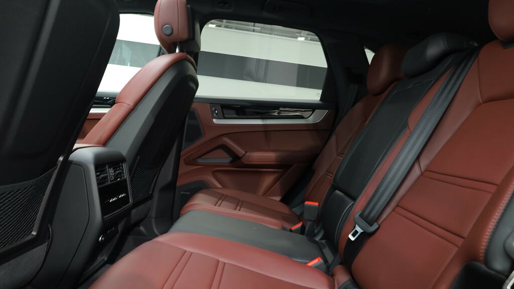 Porsche Cayenne E-hybrid Tiptronic S Black #22
