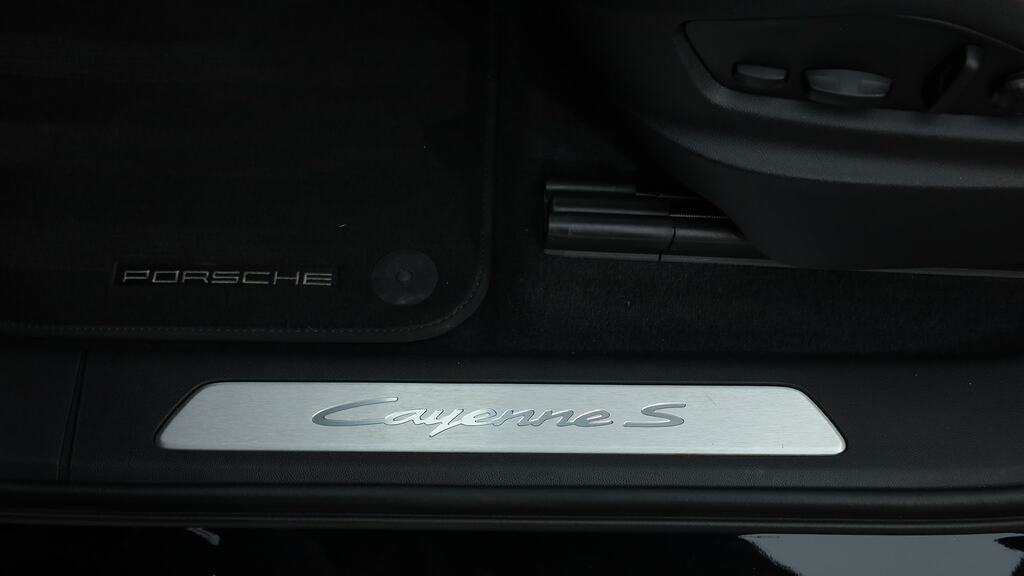 Porsche Cayenne E-hybrid Tiptronic S Black #19