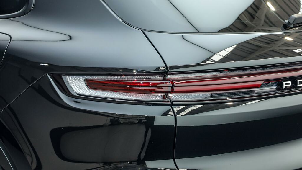 Porsche Cayenne E-hybrid Tiptronic S Black #28