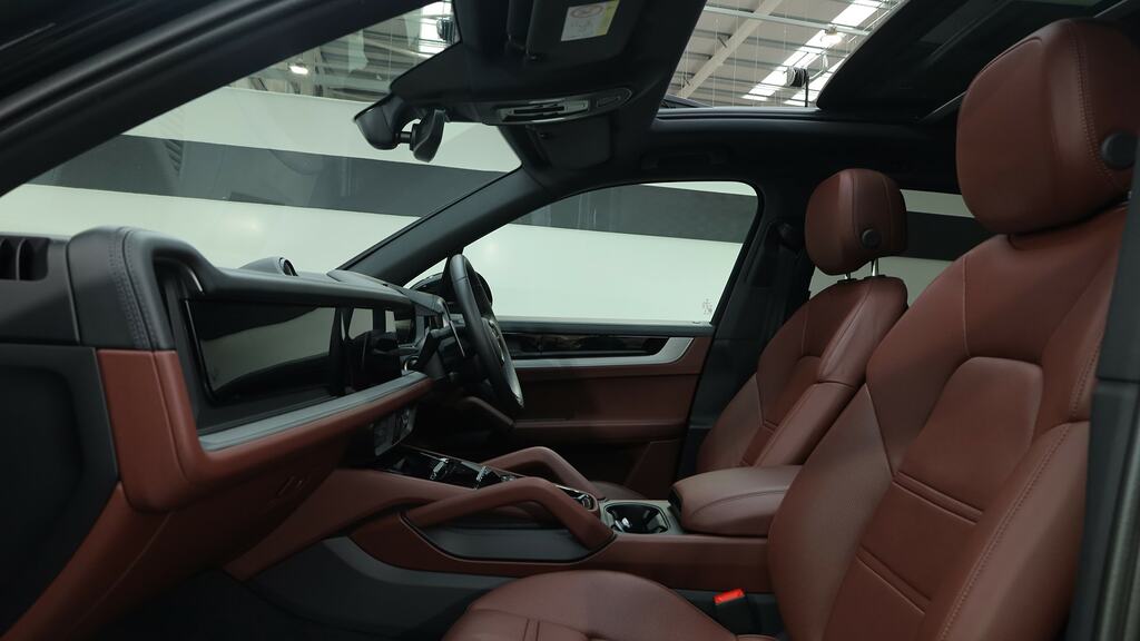 Porsche Cayenne E-hybrid Tiptronic S Black #21