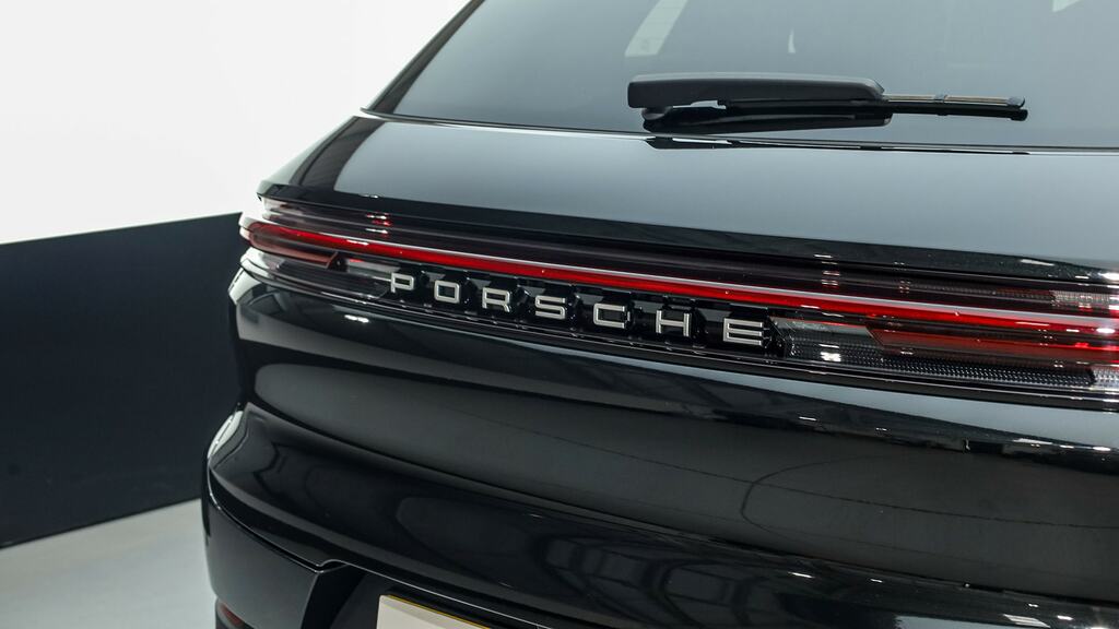 Porsche Cayenne E-hybrid Tiptronic S Black #31