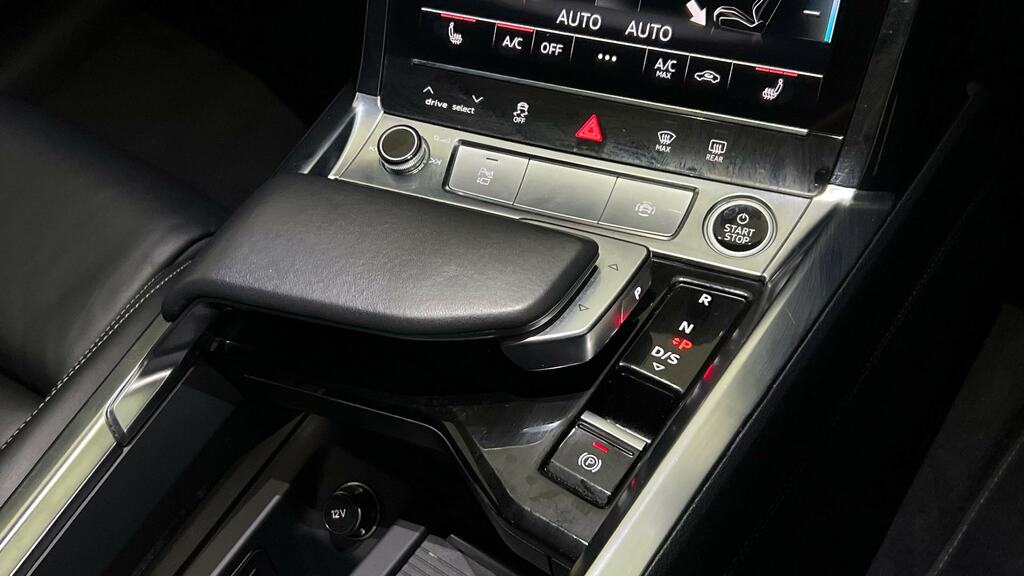 Audi Q8 e tron Black Edition 55 E-tron Quattro 30000 Kw Technolo Grey #14
