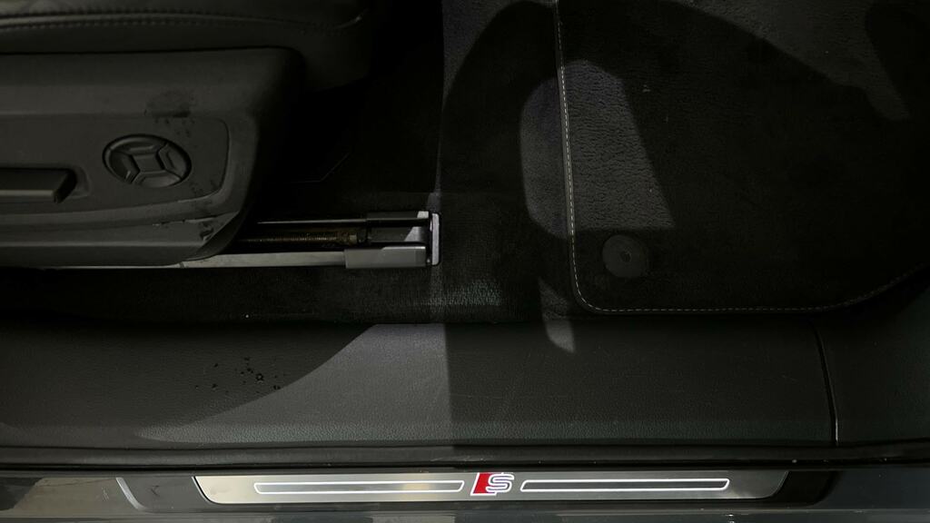 Audi Q8 e tron Black Edition 55 E-tron Quattro 30000 Kw Technolo Grey #30