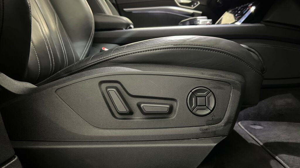 Audi Q8 e tron Black Edition 55 E-tron Quattro 30000 Kw Technolo Grey #31