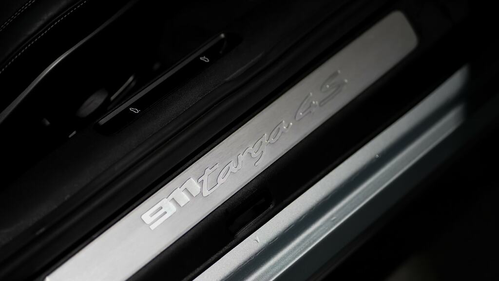 Porsche 911 Carrera 4 #15