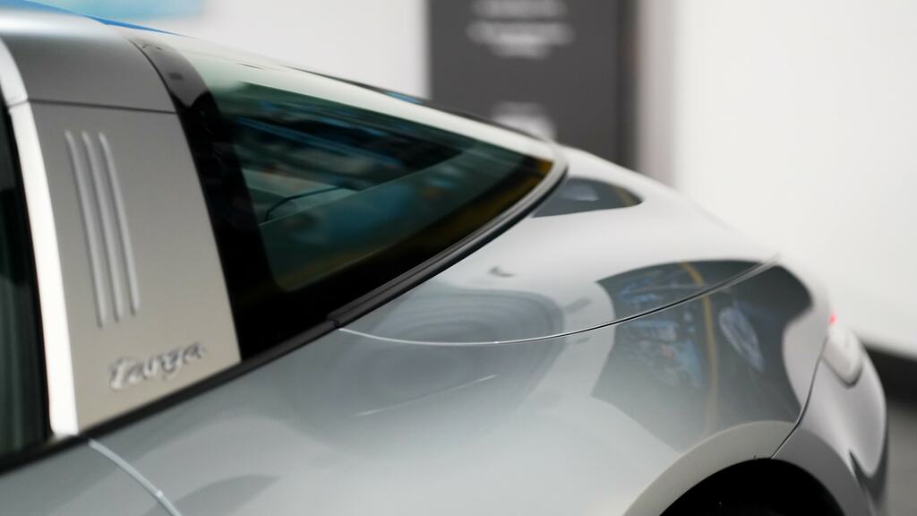 Porsche 911 Carrera 4 #30