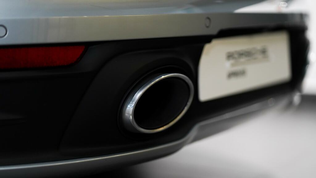 Porsche 911 Carrera 4 #24