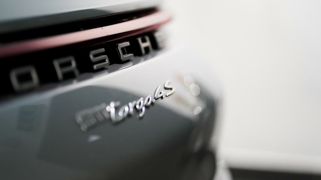 Porsche 911 Carrera 4 #31