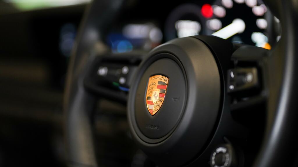 Porsche 911 Carrera 4 #17