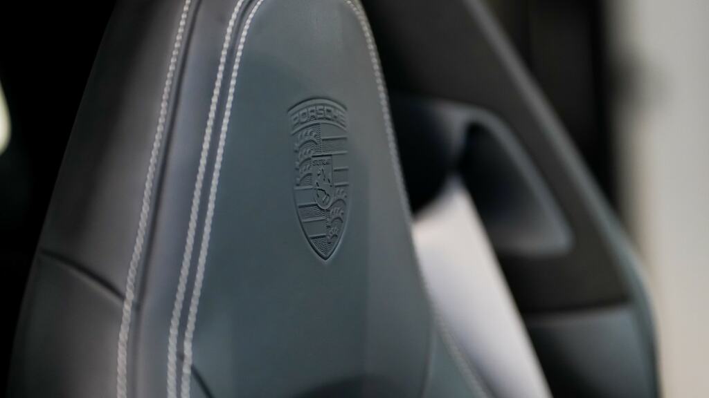 Porsche 911 Carrera 4 #11