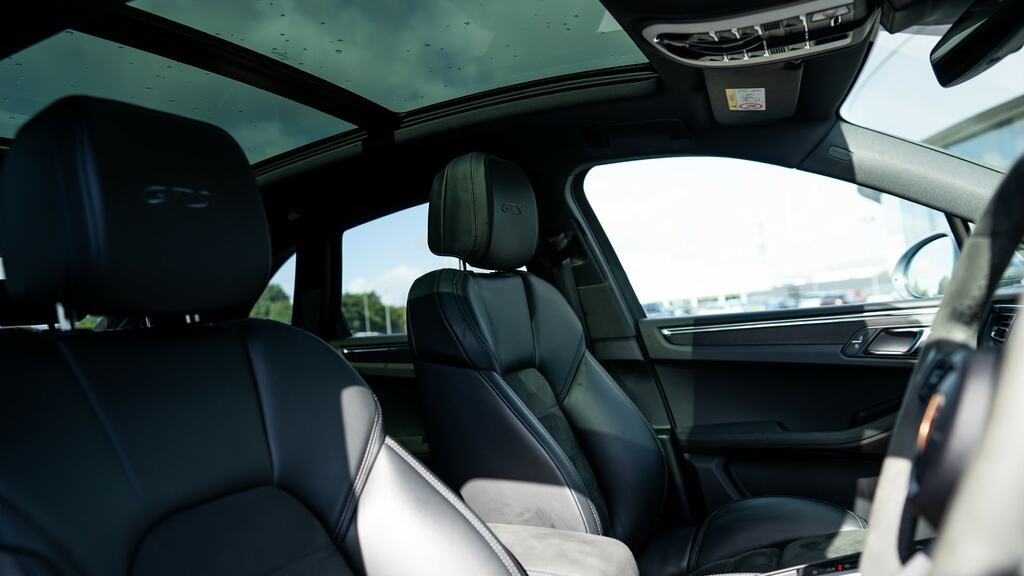 Porsche Macan Electric 2025 Black #16