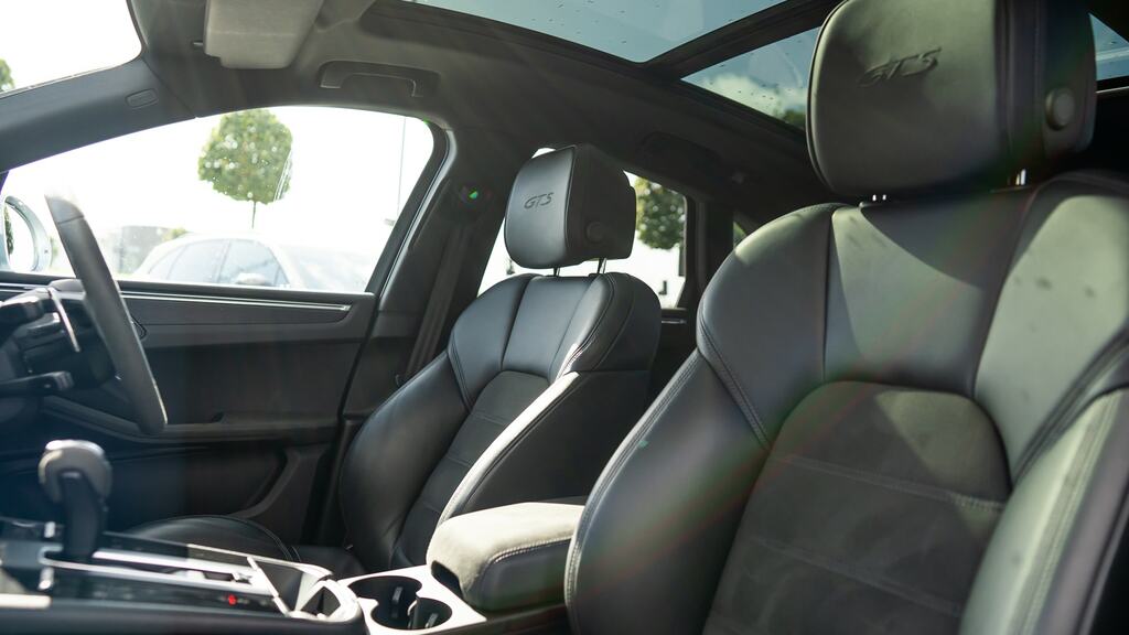 Porsche Macan Electric 2025 Black #15