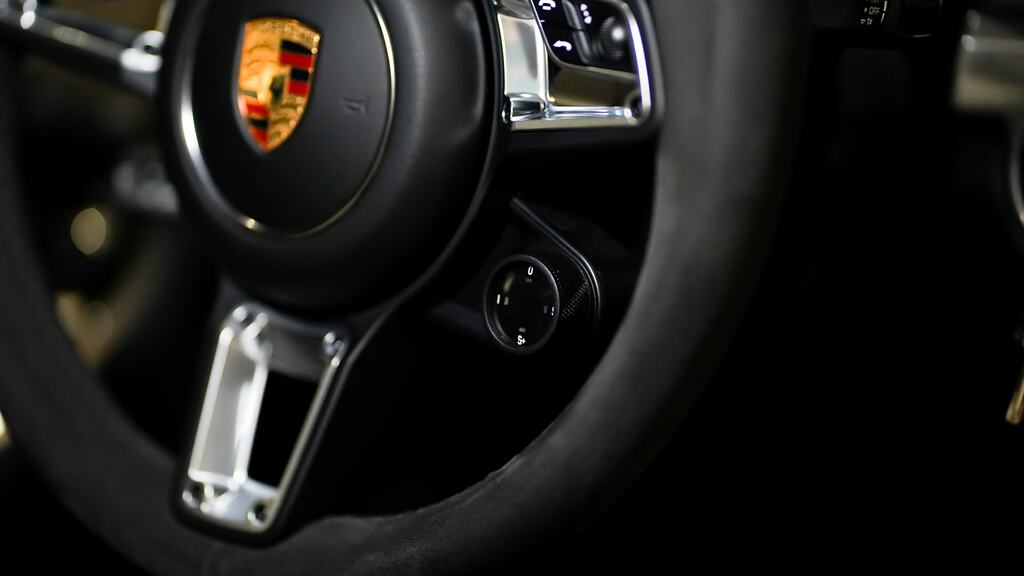 Porsche 718 Cayman Gt4 Red #15