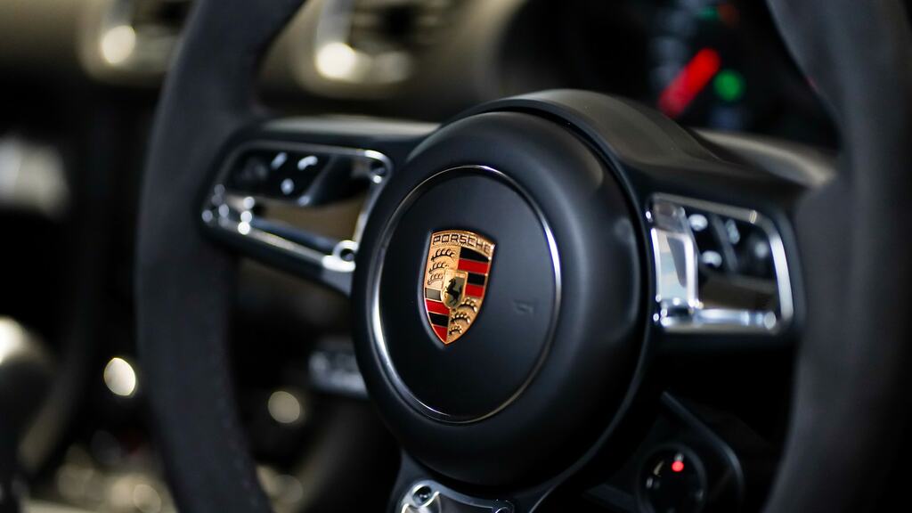 Porsche 718 Cayman Gt4 Red #17