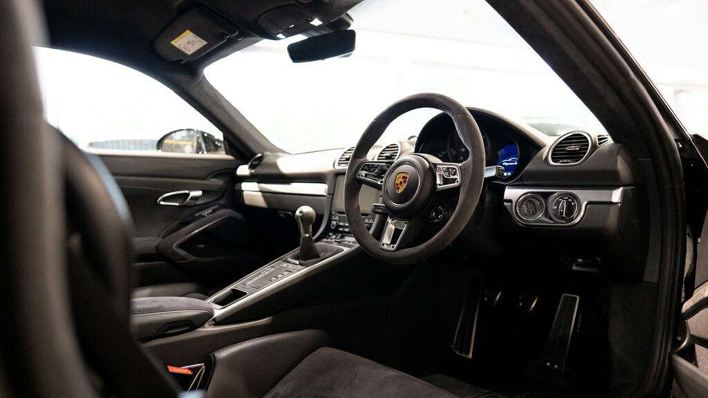 Porsche 718 Cayman 4.0 Gts Black #3