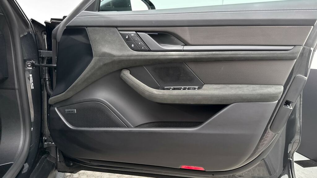 Porsche Taycan Performance Plus 105Kwh Black Edition Saloon E Grey #20