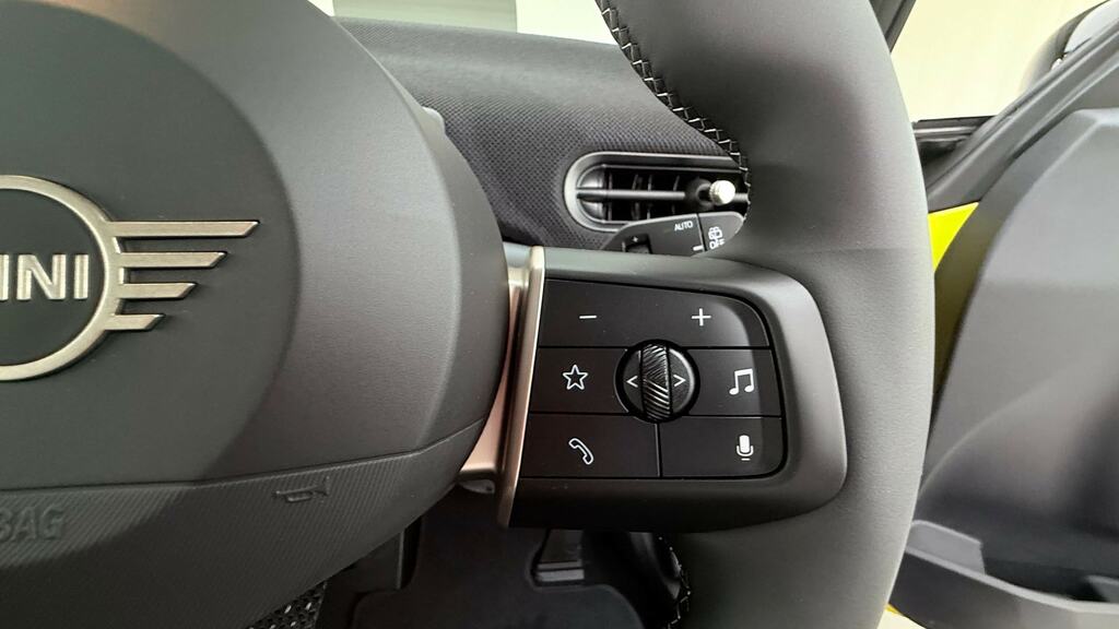 Mini Hatch 160Kw Se Exclusive 54Kwh YG75AJE Black #18