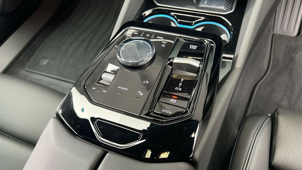 BMW i5 M Sport Black #10