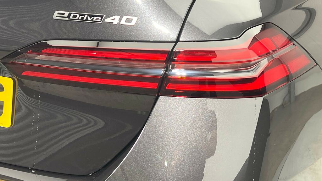 BMW i5 M Sport Black #22