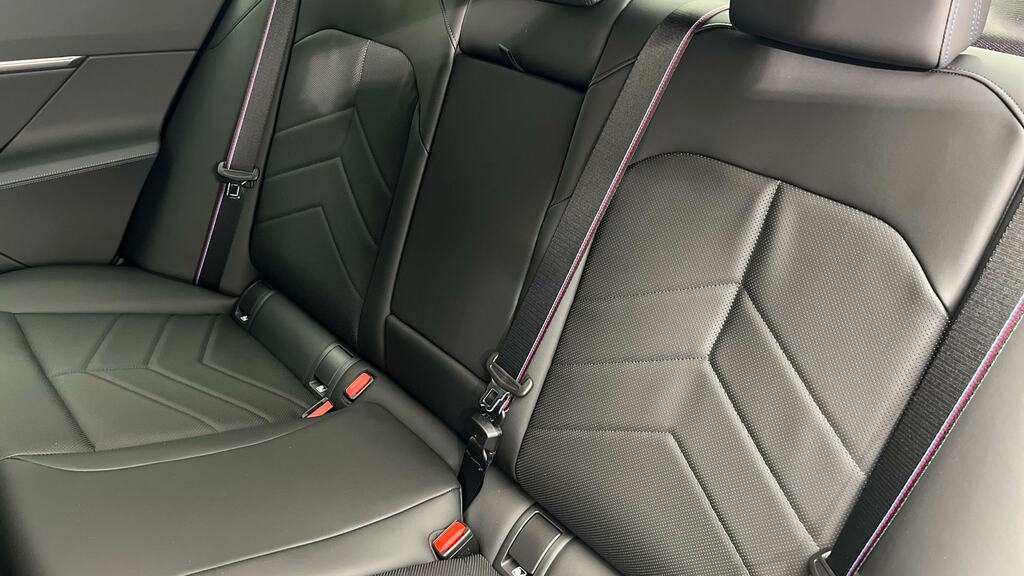 BMW i5 M Sport Black #12