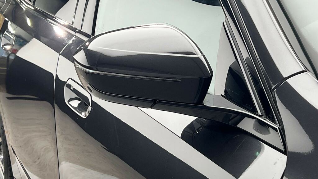 BMW i5 M Sport Black #24