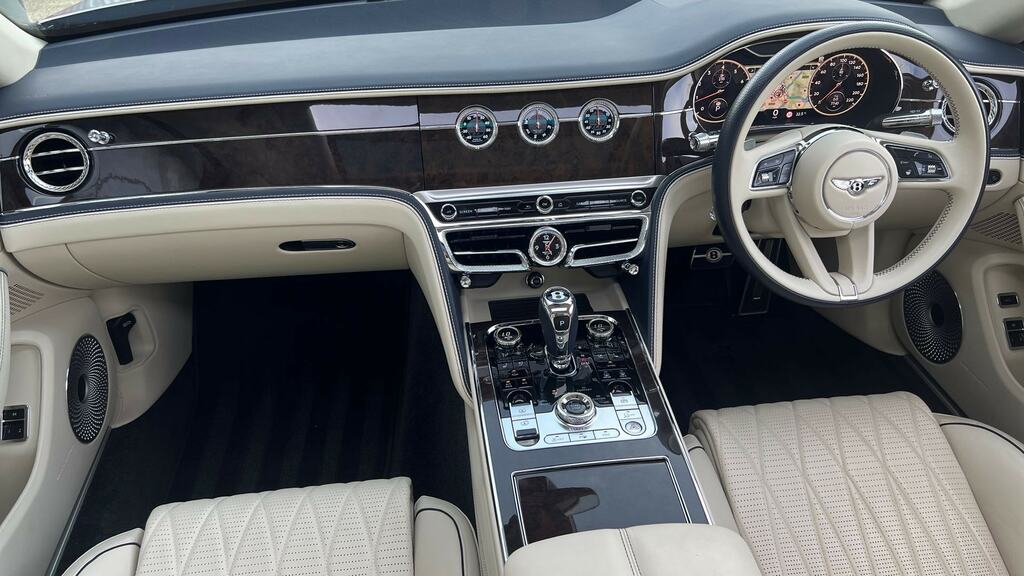 Bentley Flying Spur 4.0 V8 Mulliner Driving Spec Citytour Silver #2