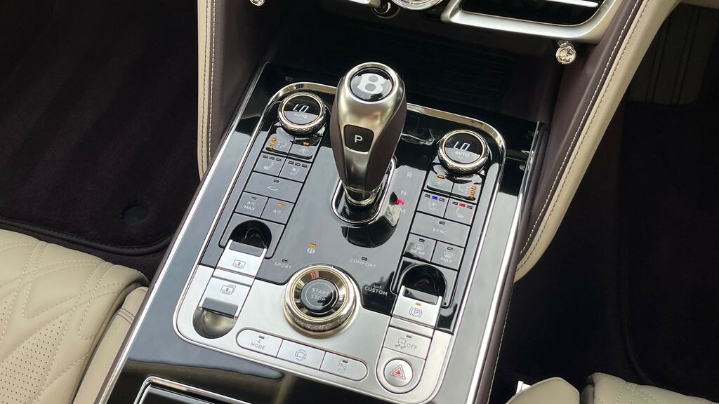 Bentley Flying Spur 4.0 V8 High-performance 25.9Kwh Azure Saloon P Blue #29