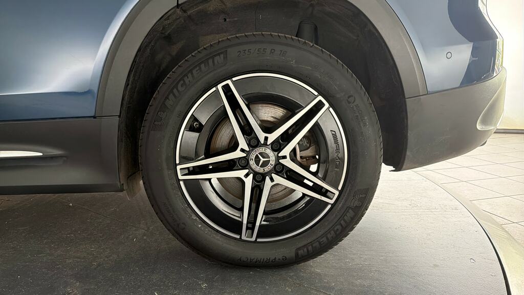 Mercedes-Benz EQB Black #25