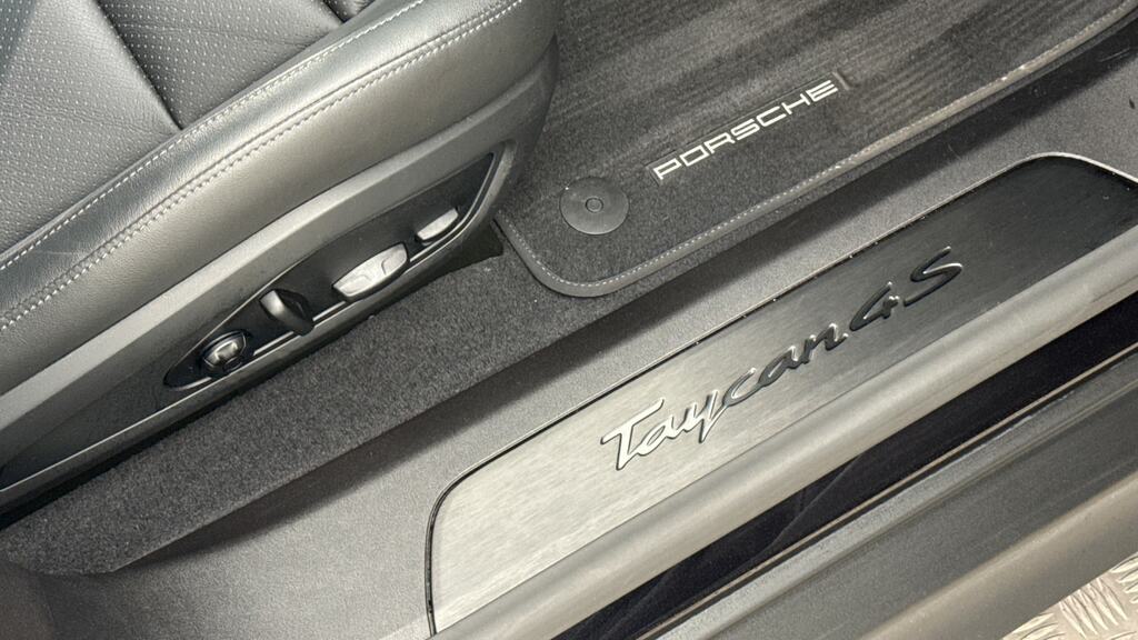 Porsche Taycan Saloon #23