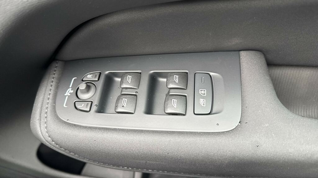 Volvo XC60 Ultra Gold #25