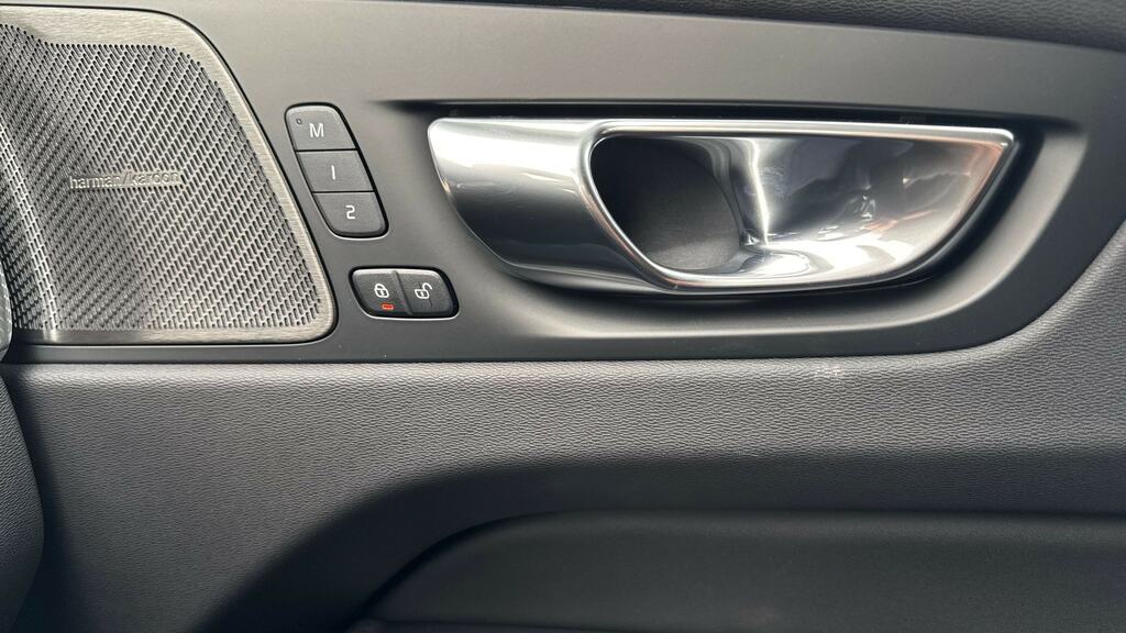 Volvo XC60 Ultra Gold #15