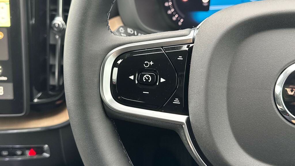 Volvo XC60 Ultra Gold #18