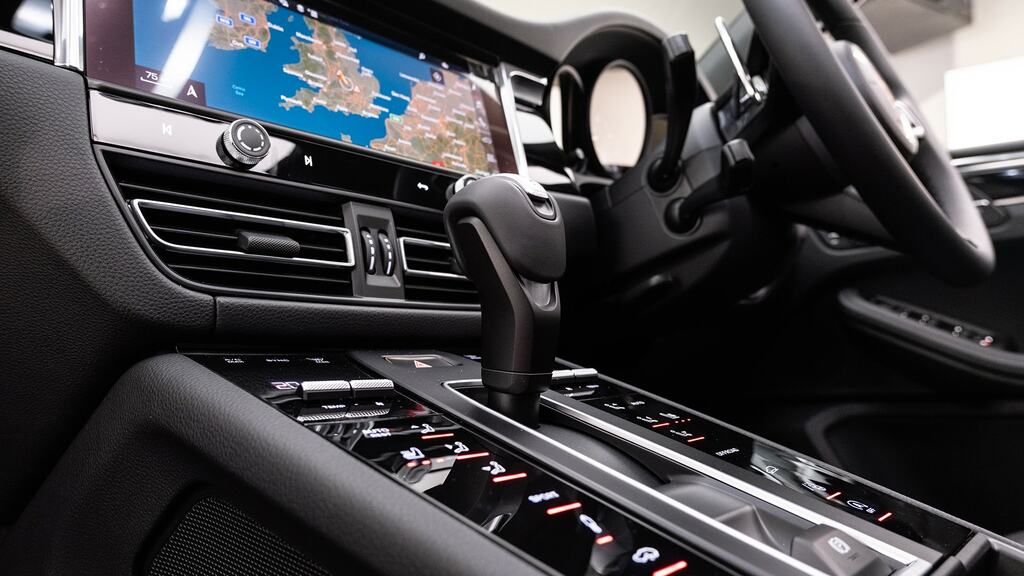 Porsche Macan 100Kwh Suv 360 Ps Grey #12