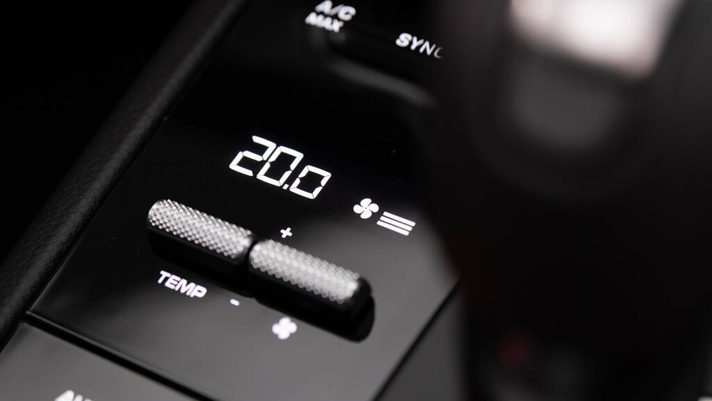 Porsche Macan 100Kwh Suv 360 Ps Grey #34