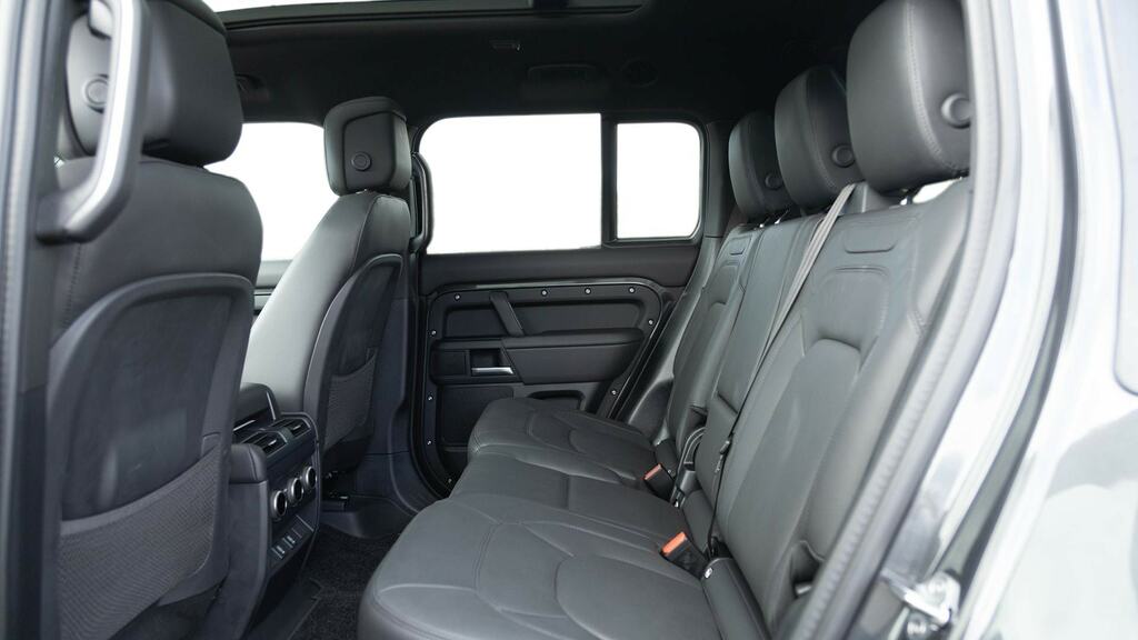 Land Rover Defender 130 3.0 D350 X-dynamic Hse 130 Grey #4