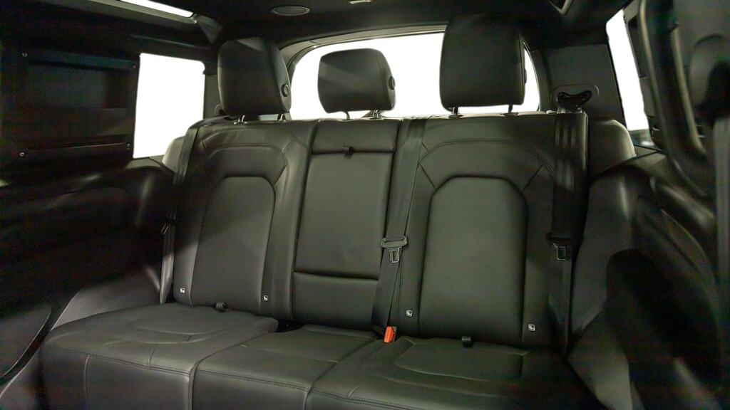 Land Rover Defender 90 3.0 D250 X-dynamic Hse 90 Green #4
