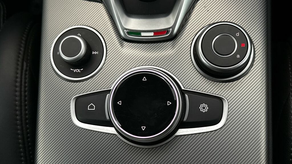 Alfa Romeo Stelvio 2.2 D 190 Lusso Ti Green #19
