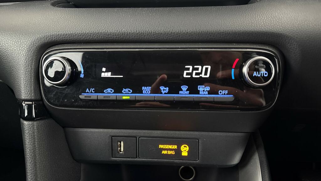 Toyota Yaris Dynamic Blue #16