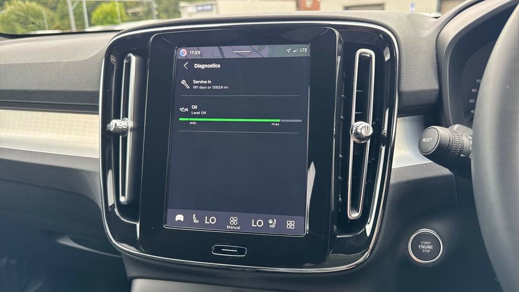 Volvo XC40 2.0 B3p Ultra Bright Green #40
