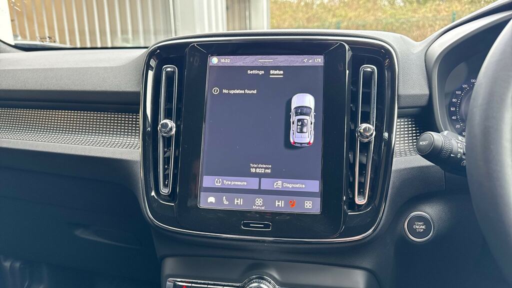 Volvo XC40 B3 P Plus Pro 360 Camera, Heated Seats, Apple C  #32