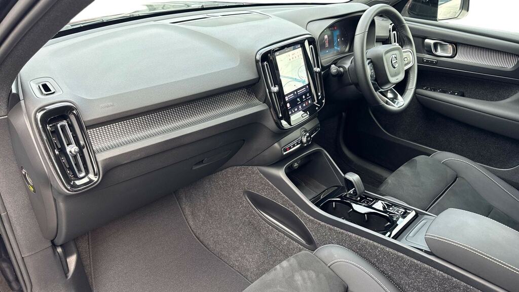 Volvo XC40 2.0 B3p Plus Black Edition Black #4