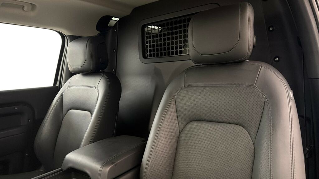 Land Rover Defender 90 3.0 D250 Hard Top Hse 3 Seat Black #4