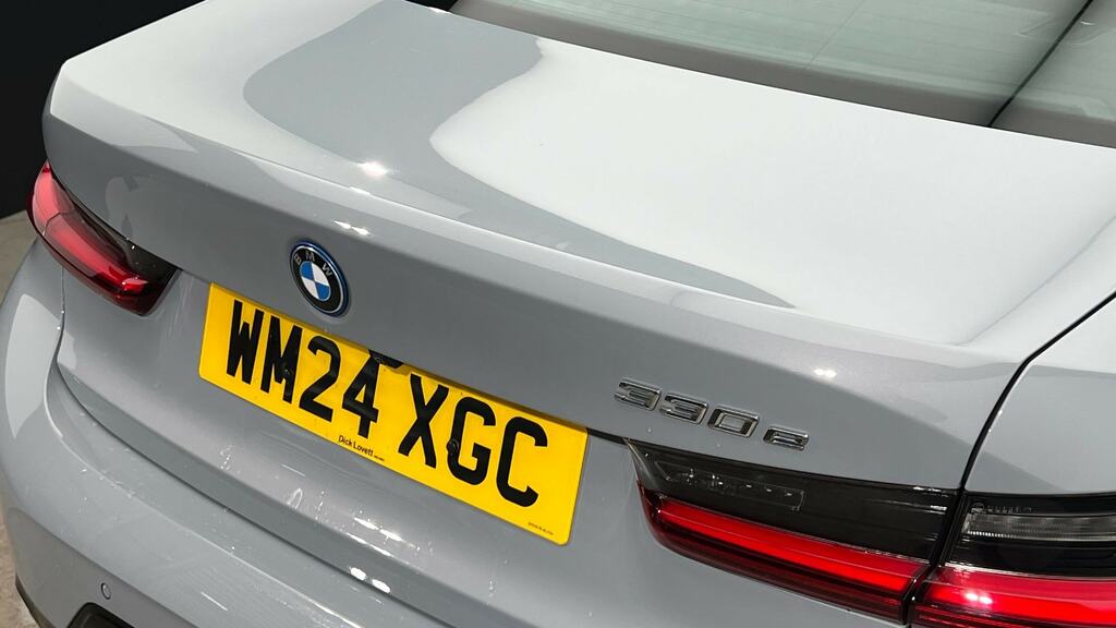 BMW 3 Series 330E Xdrive M Sport Step #28