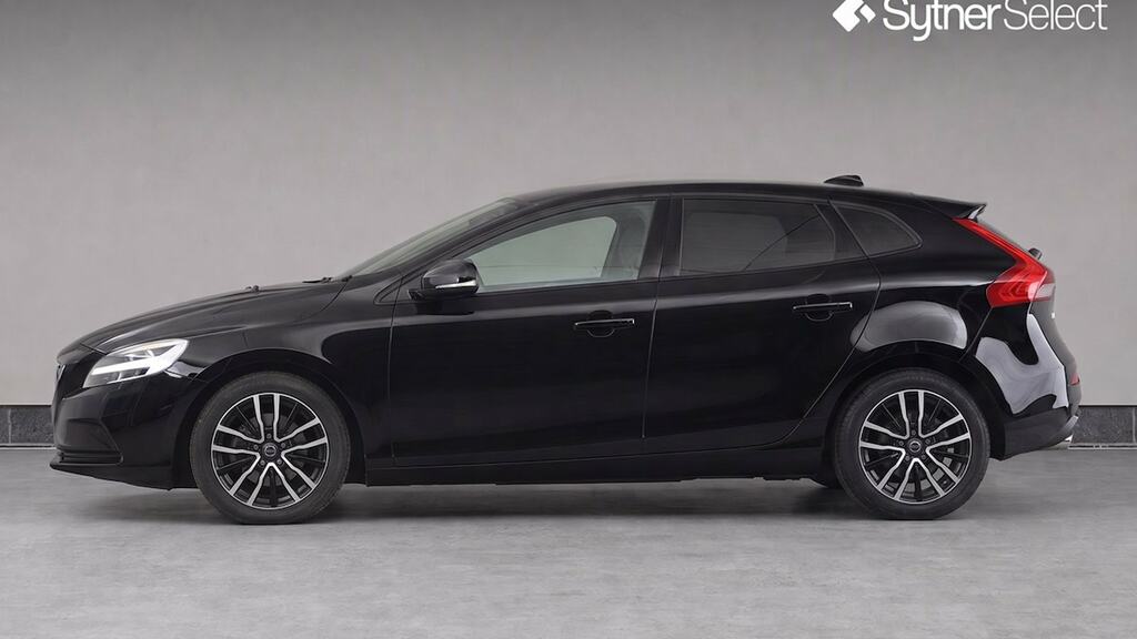 Volvo V40 T2 122 Momentum Black #6